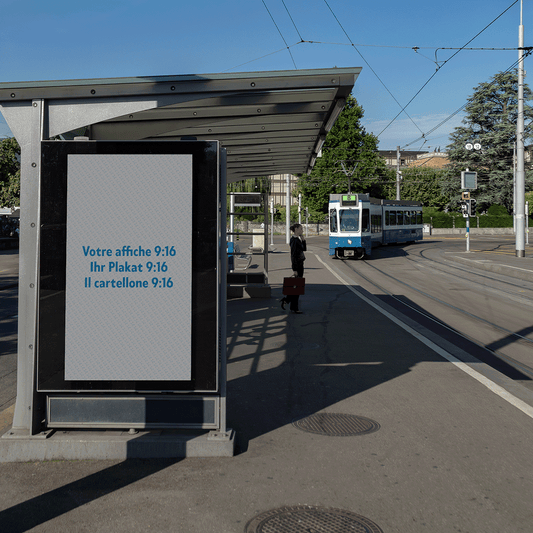 Mockup Poster e-city 9:16 an einer Tramhaltestelle in Zürich