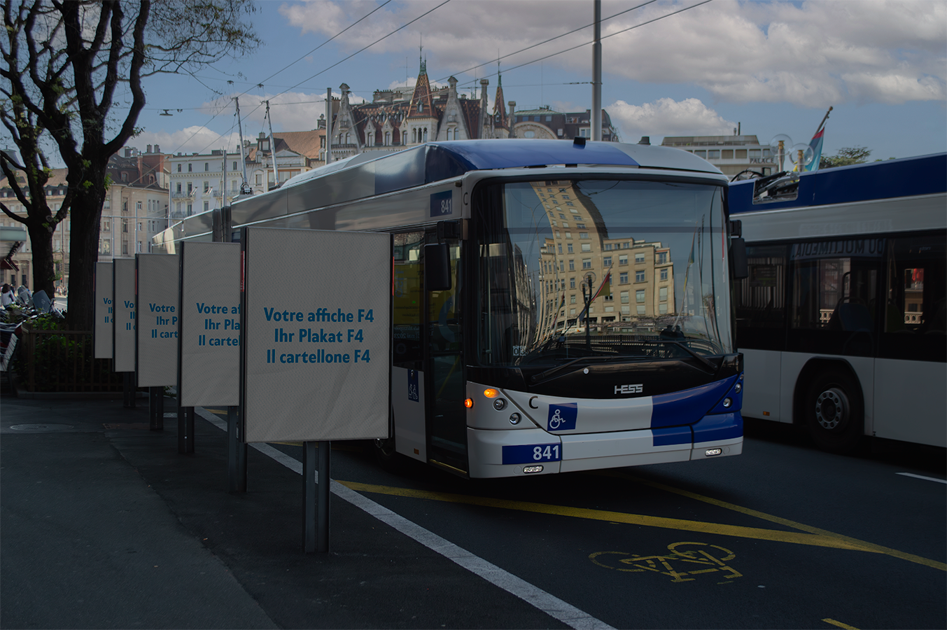 Affiches F4 à Lausanne, arrêt de bus du Flon.